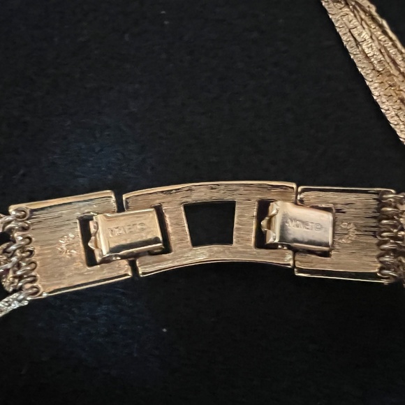 Vintage Monet 70's Multi 7 Layer Strand Graduated Gold Toned Necklace 16" - Picture 6 of 6